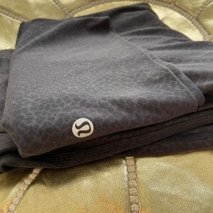 Lululemon Align 28” leggings black hidden emboss pattern. Size 14